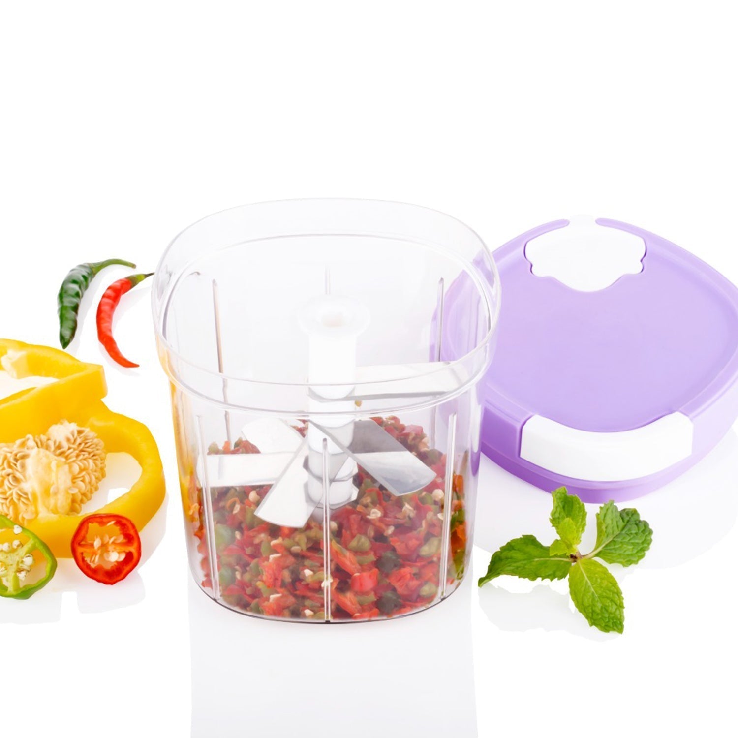 Compact and effective chopper with a 600ML capacity for food preparation